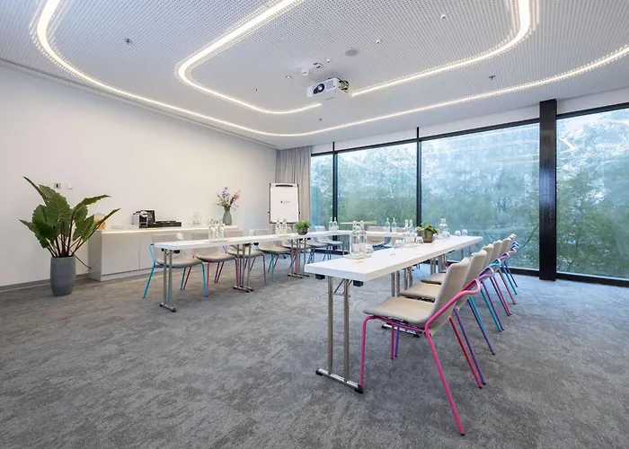 מלון Park By Radisson West 4*